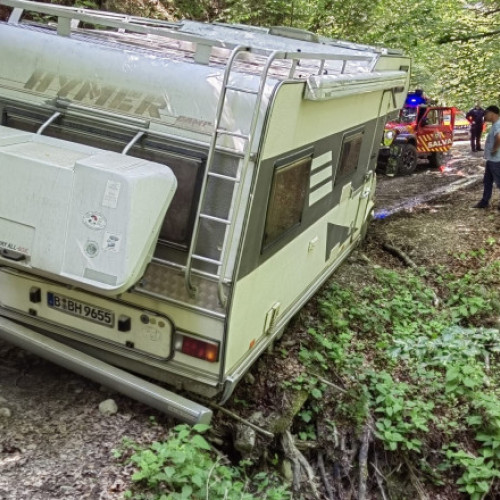 Familie Germană Salvată de la Râpa de 30 de metri pe Ceahlău de Echipa Salvamont din Neamț - Povestea unei Intervenții cu Final Fericit