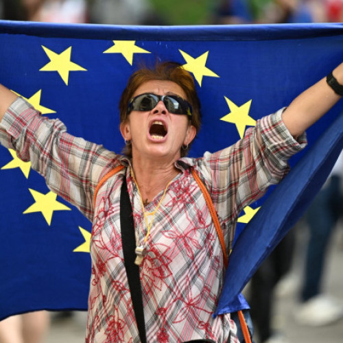 „Rușilor! Sclavilor!”: Furie în Georgia după ce Parlamentul a votat să treacă peste veto-ul prezidențial la legea „agenților străini”