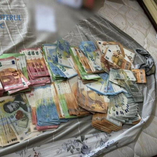 Măicuţa Beatrice" înşelată pe internet 
Patru percheziții în dosar de înșelăciune 
Femeie înșelată de persoană impersonând "Măicuța Beatrice" 
Pagină falsă pe internet înșeală o femeie din Satu Mare