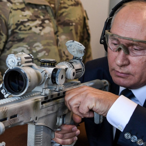 Instructori militari străini, acuzați de Putin că se află în Ucraina sub masca mercenarilor, vor fi ţinta forţelor ruse.