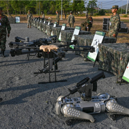 Video Armata Chinei și-a prezentat cele mai noi mașinării de ucis: câini-roboți înarmați cu puști automate