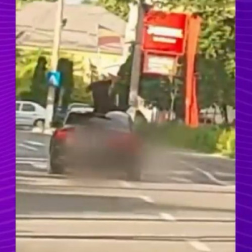 Bărbați amenințând cu pistolul, filmați pe mașină - imagini șocante în Turnu Măgurele