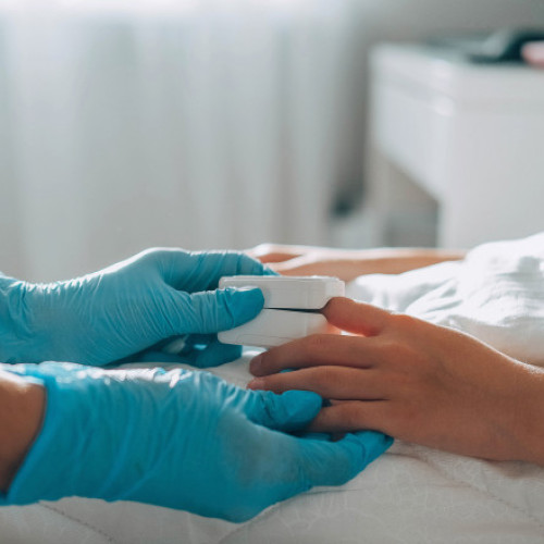 Un copil de 16 ani a murit, după ce întreaga sa familie s-a intoxicat cu o substanță folosită pentru deparazitarea animalelor