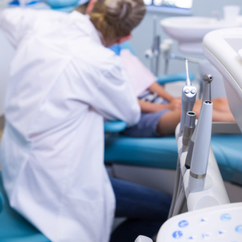 Două femei din Arad cercetate pentru practicarea ilegală a medicinei și înșelăciune în valoare de 110.000 de lei