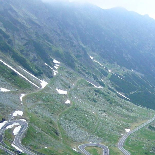 Pregătiri finale pentru redeschiderea circulaţiei pe Transfăgărăşan, pe sectorul Piscu Negru-Cabana Bâlea Cascadă