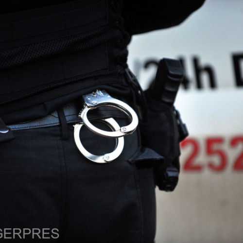 Sibiu: Trei reţinuţi pentru trafic de droguri, acuzaţi de vânzarea de substanţe psihoactive în valoare de până la 140 de lei.