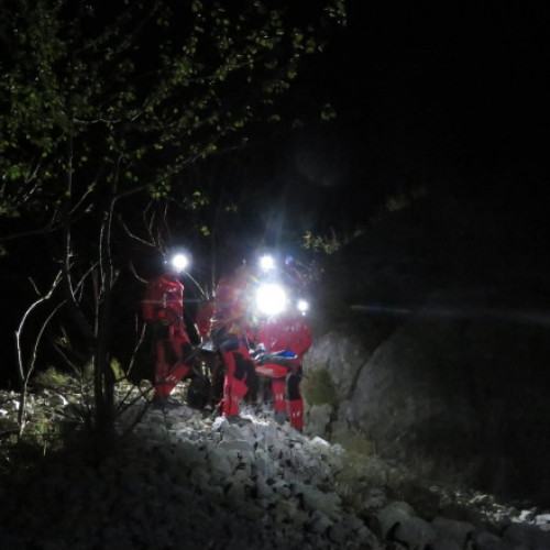 Ucraineni recuperaţi din Munţii Maramureşului de către poliţişti şi salvamontişti