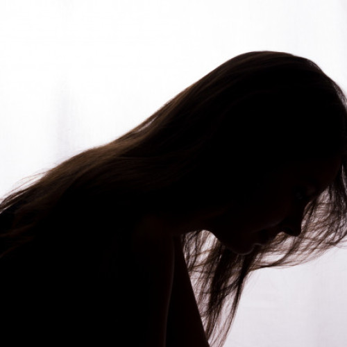 O fată de 15 ani din Sibiu s-a sinucis, după ce ar fi fost șantajată cu mai multe fotografii în care apărea în ipostaze intime