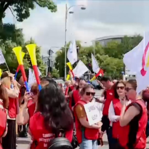 Proteste ale angajaților din administrație și cultură din cauza majorării salariului minim