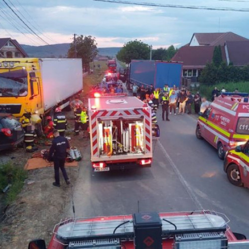 FOTO. Accident grav în judeţul Mureş: Au fost implicate două camioane şi un autoturism. A fost chemat un elicopter SMURD