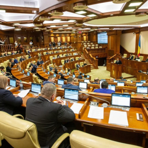 Parlamentul de la Chişinău a denunțat oficial „genocidul” rusesc din Ucraina. Partidele opoziţiei proruse au boicotat votul