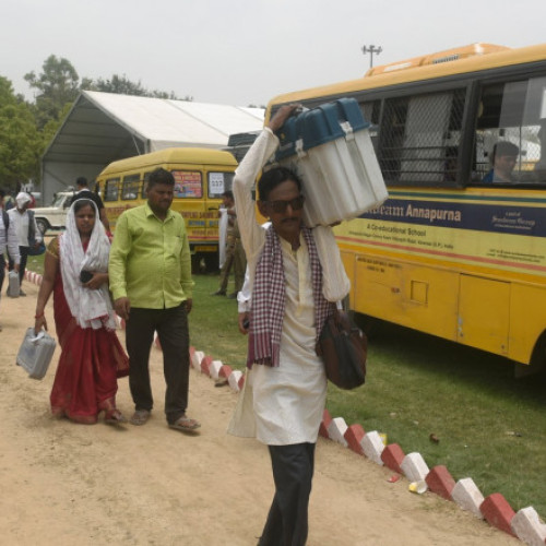 Galerie Foto India se topește: Cel puțin 15 oameni au murit din cauza caniculei în doar 24 de ore