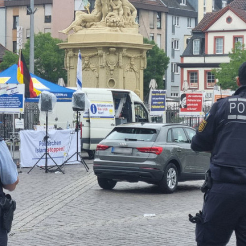 Video Alertă în orașul german Mannheim, după ce un bărbat a atacat cu cutiţul mai mulți oameni. Poliția a intervenit în forță și l-a împușcat