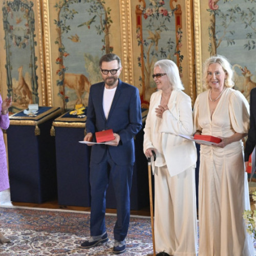 Galerie Foto Cei patru membri ai legendarei trupe ABBA au fost decorați de regele Suediei