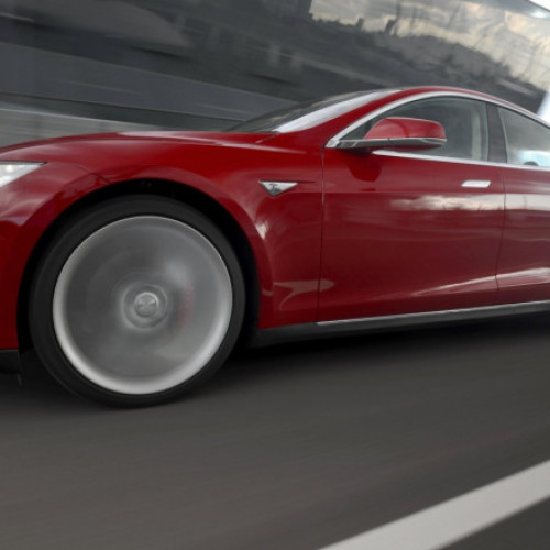 Tesla recheamă în service peste 100 de mii de vehicule din cauza unor defecțiuni. Ce modele sunt afectate