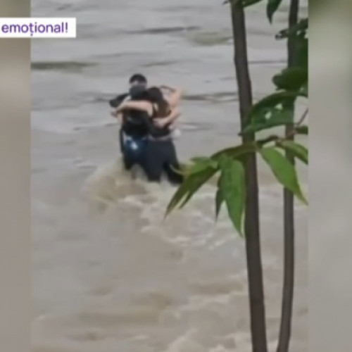 Anchetă penală după tragedia din Italia. Tinerii luați de viitură sunt căutați de 40 de ore. Telefonul tinerei românce, găsit în apă