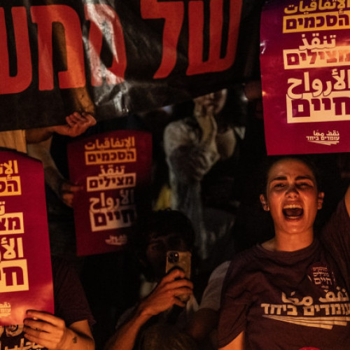 Familiile ostaticilor israelieni s-au săturat de Netanyahu. 120.000 de oameni i-au cerut demisia la un protest uriaș în Tel Aviv