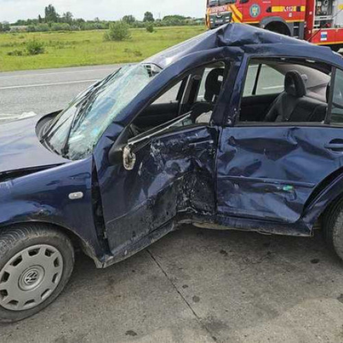 Accident grav: Un şofer care nu a acordat prioritate a murit după ce mașina pe care o conducea a fost izbită de o motocicletă