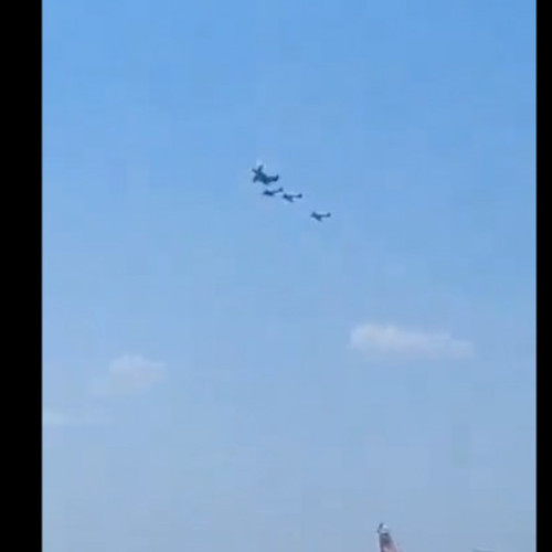 Video Două avioane s-au ciocnit în zbor la un show aviatic din Portugalia. Unul dintre piloți a murit