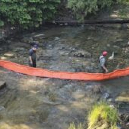 Barieră plutitoare pe râul Ghimbăşel pentru colectarea gunoaielor în Râşnov