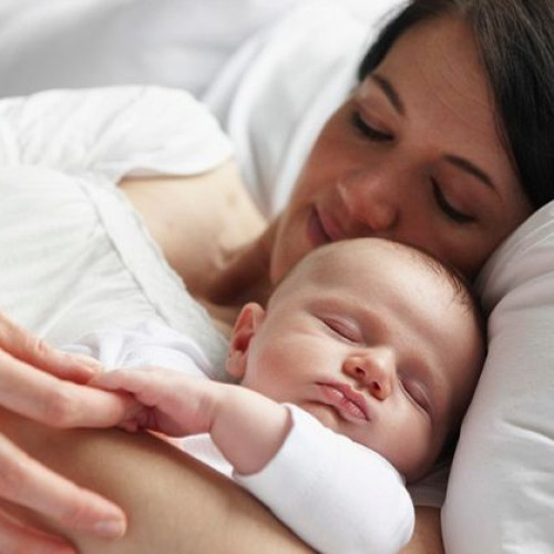 O fetiță a devenit mamă de Ziua Copilului