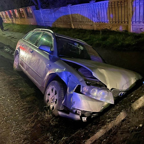 Accident în Mădăras: Șoferul a intrat cu mașina în podeț din cauza vederii nocturne slabe