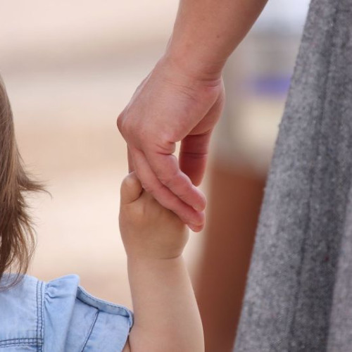 Mai mult de 300 de copii din Mureș așteaptă să fie adoptați