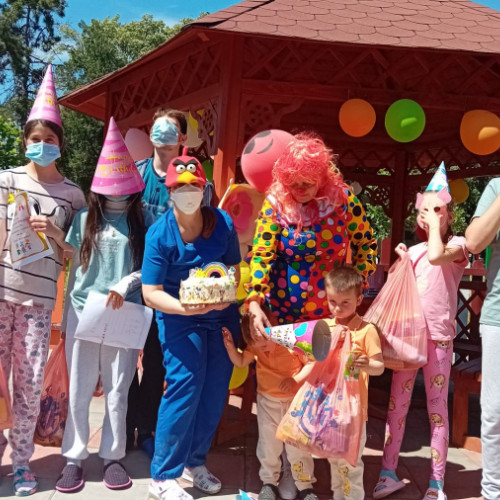 Ziua copiilor la Spitalul de Pneumoftiziologie, sărbătorită cu tort și clovni