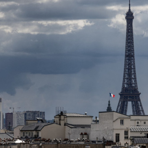 Cinci sicrie găsite sub Turnul Eiffel, suspectaţi minor şi doi bărbaţi