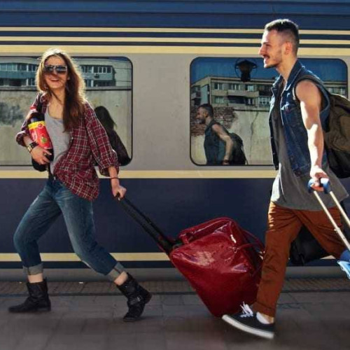 UE oferă 1475 permise de călătorie tinerilor români prin DiscoverEU