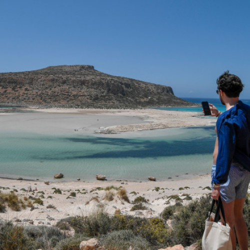 Grecia lansează o aplicație inteligentă pentru turiștii care răspunde în limba română