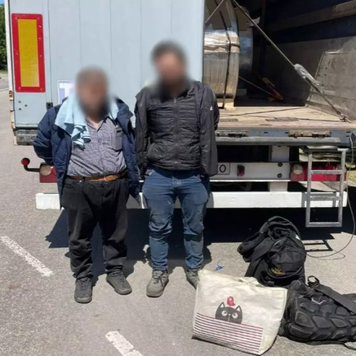 Si doi sirieni au încercat să intre în România prin camionul unui ucrainean ascuns