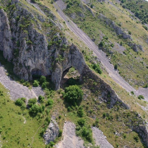 Adolescent în vârstă de 13 ani, rănit după o căzătură în Grota Studenților. Salvamontiștii din Alba intervin