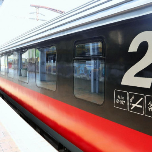 CFR Călători modernizează 6 vagoane și 2 locomotive din surse proprii. Grindeanu: Schimbările sunt posibile!