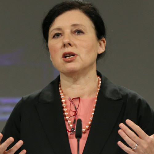 Dezinformarea rusească vizează în mod constant Franța, Germania și Polonia, afirmă comisarul european Vera Jourova