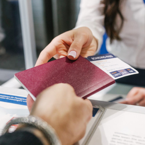 Călătoriile cu avionul vor fi și mai scumpe anul acesta. Principalele motive