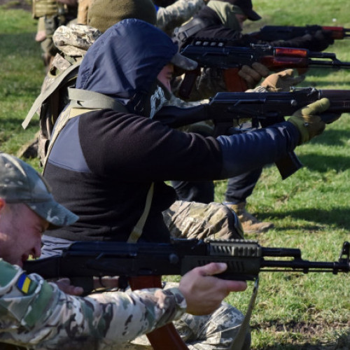 Kievul anunţă că ucrainenii de 17 ani trebuie să se întoarcă din străinătate şi să se înscrie la biroul de înrolare militară