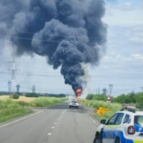 O cisternă cu benzină şi un autoturism s-au ciocnit în Brăila. Ambele vehicule au luat foc