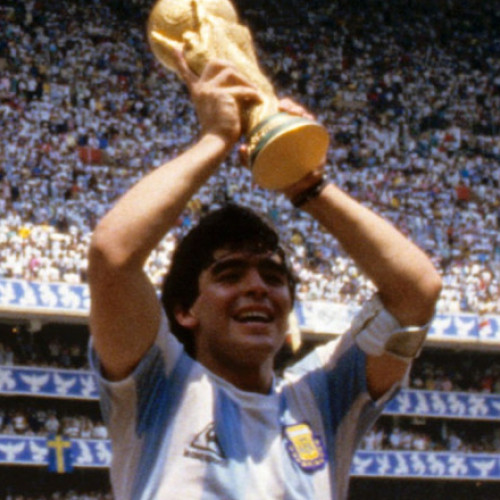 Balonul de Aur al lui Maradona, sechestrat de justiţie? Licitaţia anulată!
