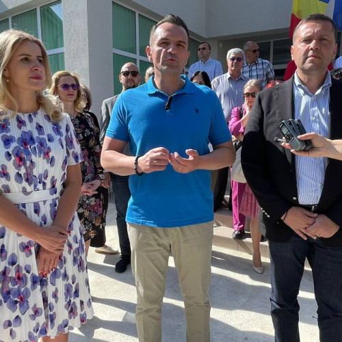 Inaugurarea centrului pentru vârstnici și cantinei de ajutor social din cartierul "Vlad Țepeș" din Târgoviște