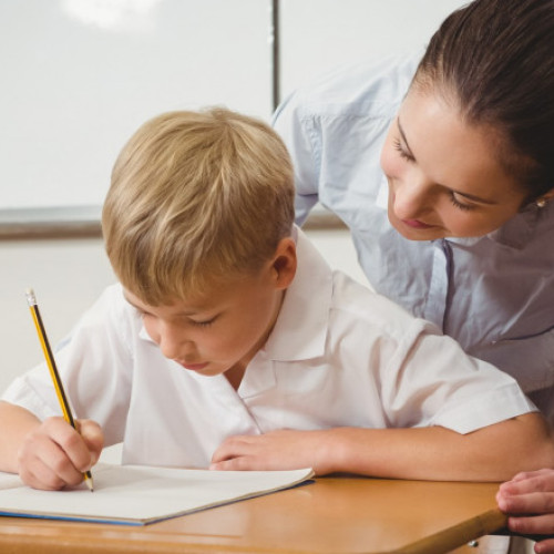 Miercuri, elevi și profesori vor avea zi liberă. Sărbătorim Ziua învățătorului pe 5 iunie!