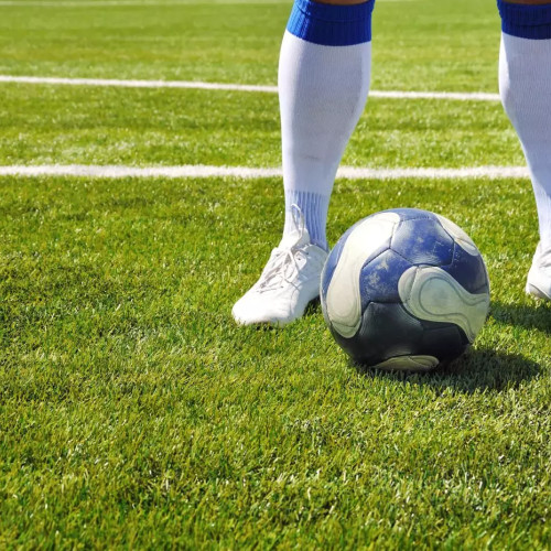 Ghete speciale de fotbal pentru terenurile sintetice - De ce să le alegi?