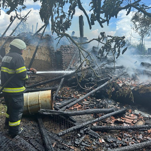 Incediu la Moftin din cauza unui copil care s-a joacă cu chibriturile