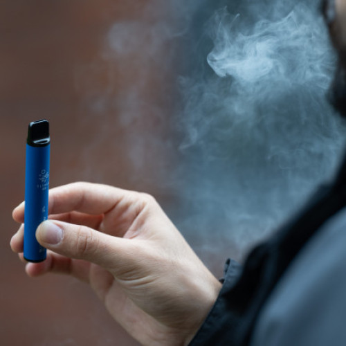 Hong Kong va interzice ţigările electronice: „E timpul să interzicem toate formele de posesie a produselor alternative de fumat”