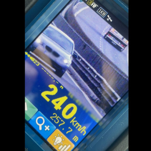 Un șofer a fost prins de radar când gonea cu 240 km/oră pe A3. Ce pedeapsă i-au dat polițiștii