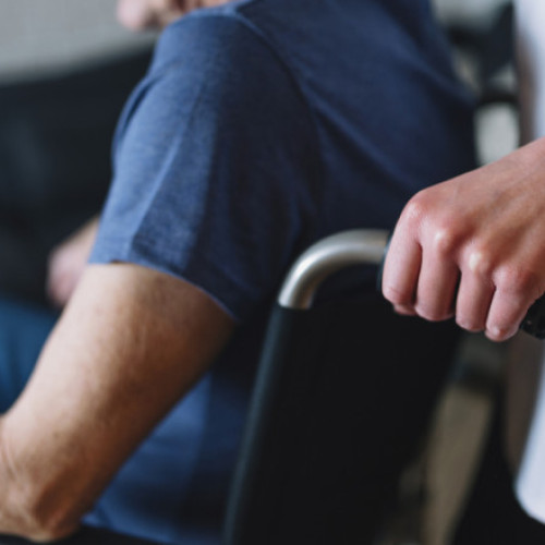 Guvernul a aprobat ajutoare pentru persoane vulnerabile. Mihai Constantin: Vor beneficia de alimente, haine, pături  și saltele