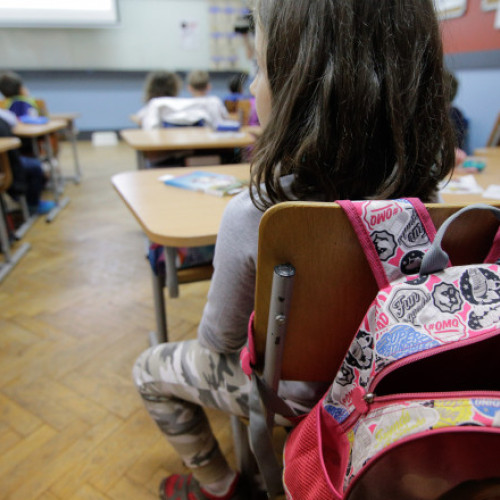 16 elevi de la o școală din Iași au ajuns la spital după ce au mâncat sendvișuri primite la prânz