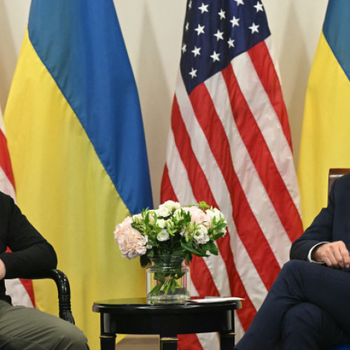 Joe Biden cere scuze lui Volodimir Zelenski pentru întârzierea ajutorului militar