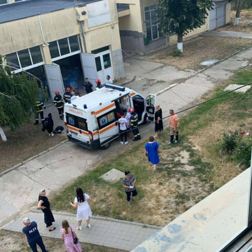 Explozie la un liceu din Giurgiu: doi elevi au ajuns la spital