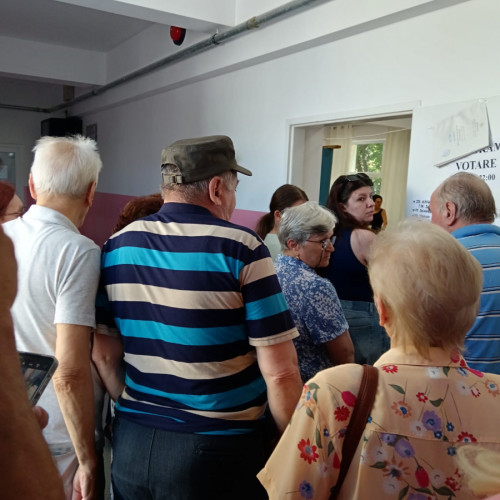 Incident cu buletine duble la o secție de votare din Galați